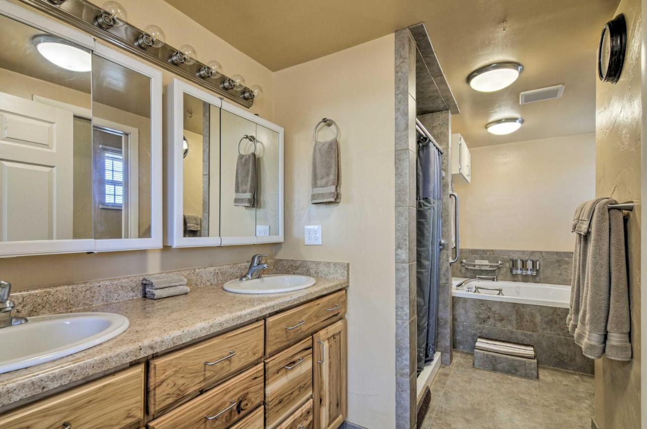 Cozy Home With Canyon Views 2 Mi To Grand Staircase Henrieville Eksteriør billede